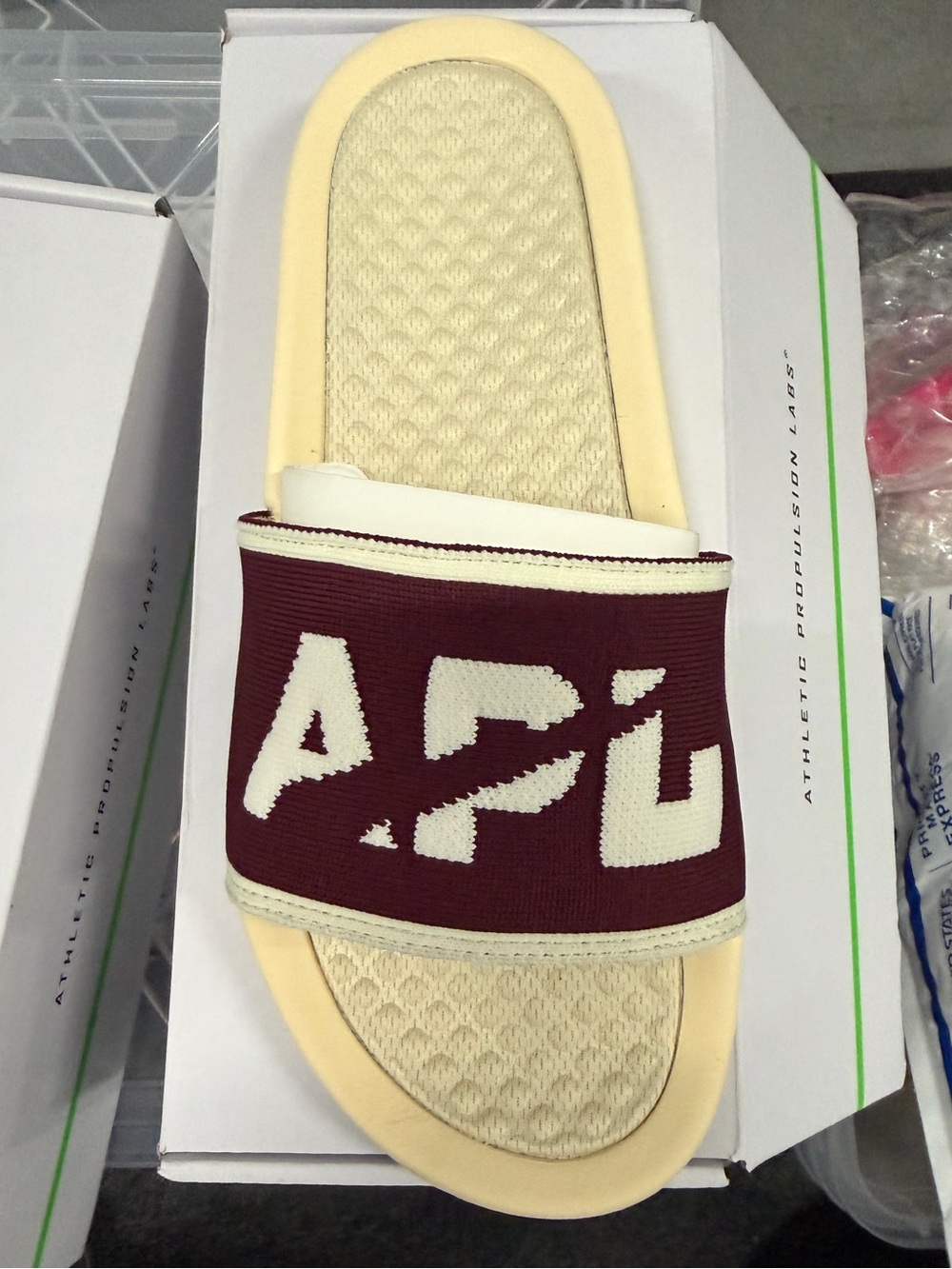 APL TechLoom Velvet Slides Vanilla/Burgundy Size 8 NEW